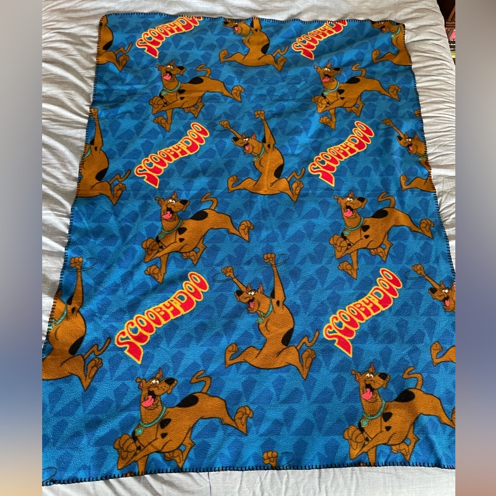 2000s Scooby-Doo Fleece Throw Blanket 63 x 45 Vintage Hanna-Barbera